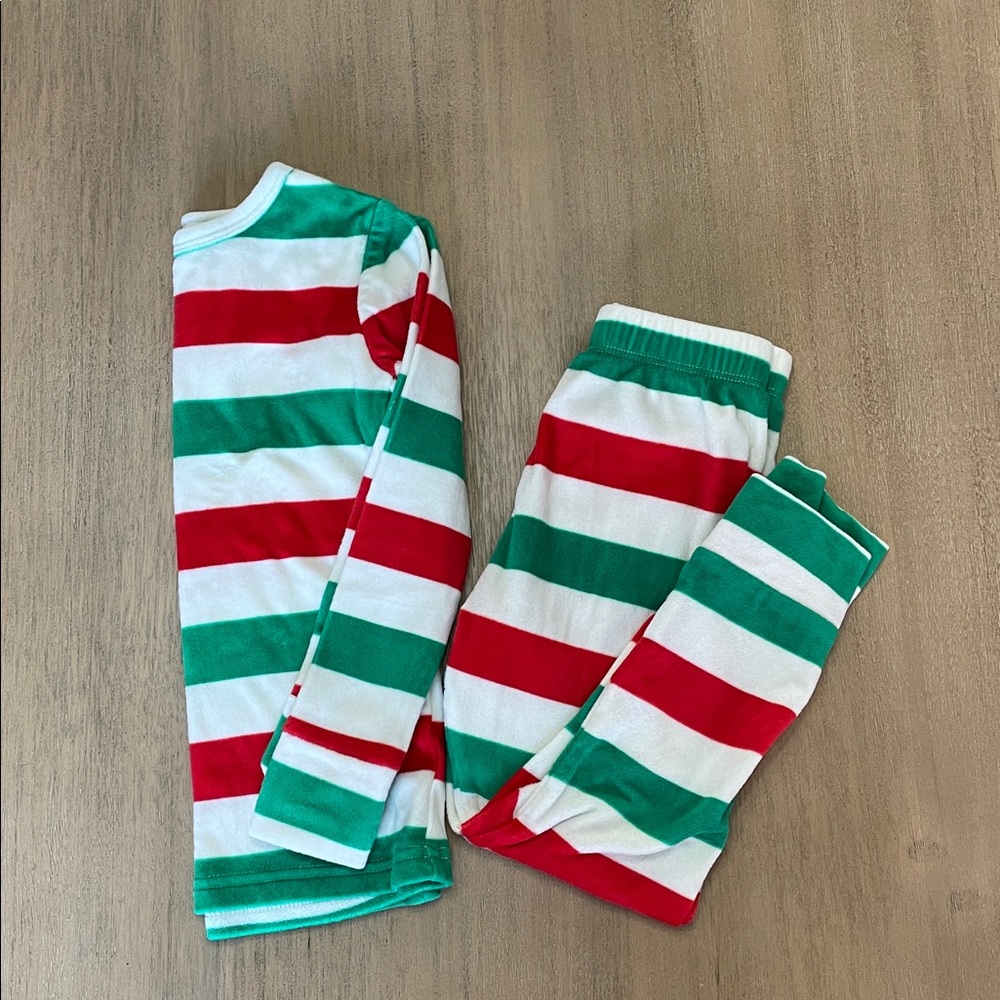 Cat & Jack Cozy Holiday Pajama Set Bundle - 4T - Picture 5 of 8